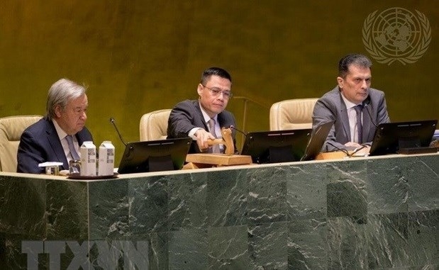 Ambassador Dang Hoang Giang (C), Vice President of 77th session of the UNGA, chairs a UNGA session (Photo: VNA)