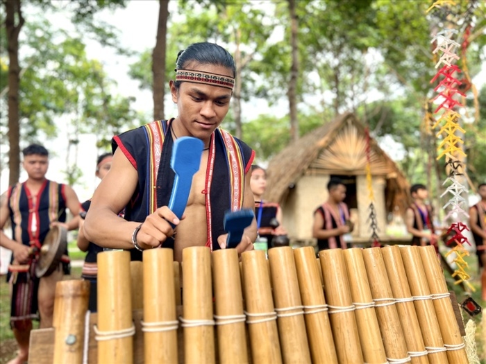 Jrai ethnic artists will attend Korean international music festival. (Photo: Congluan.vn)