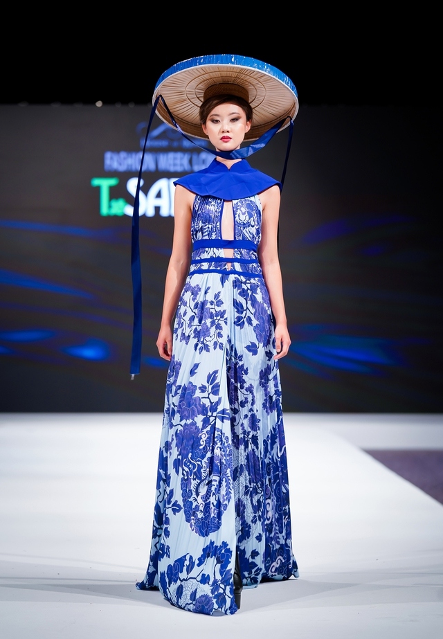 Both Vietnamese and international models from many countries and territories worldwide come together to model the latest collection of designer Da Thao.