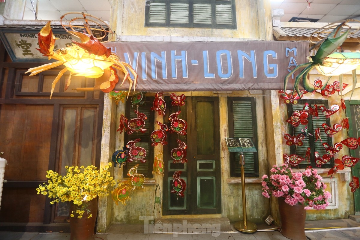 A cultural space is created in order to re-enact images of Hanoi’s Old Quarter from a bygone era.