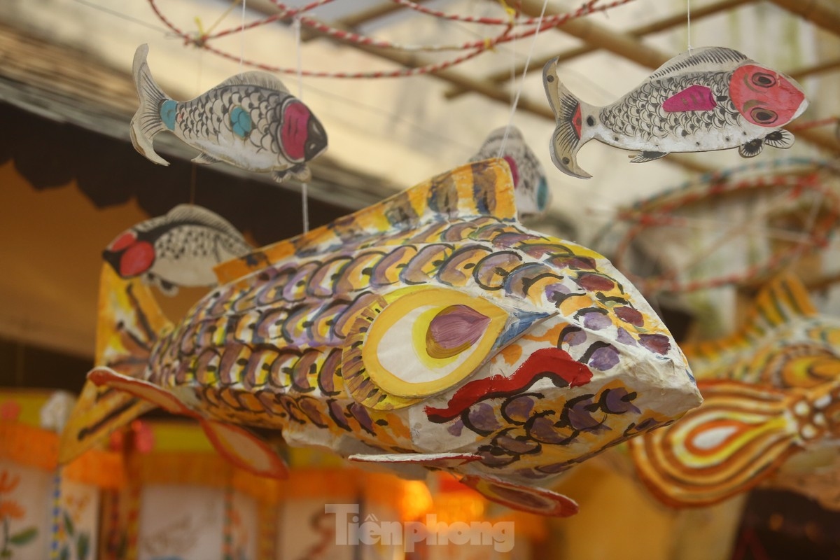 Crab-shaped lanterns and “Carp turning into dragons" lanterns are among the unique items restored for the event.