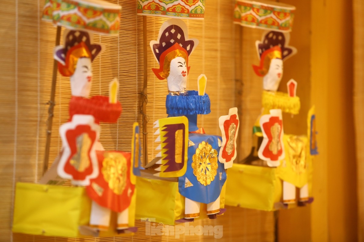 The paper-made doctor, a toy from the old times, is quite hard to find at toy stores today.