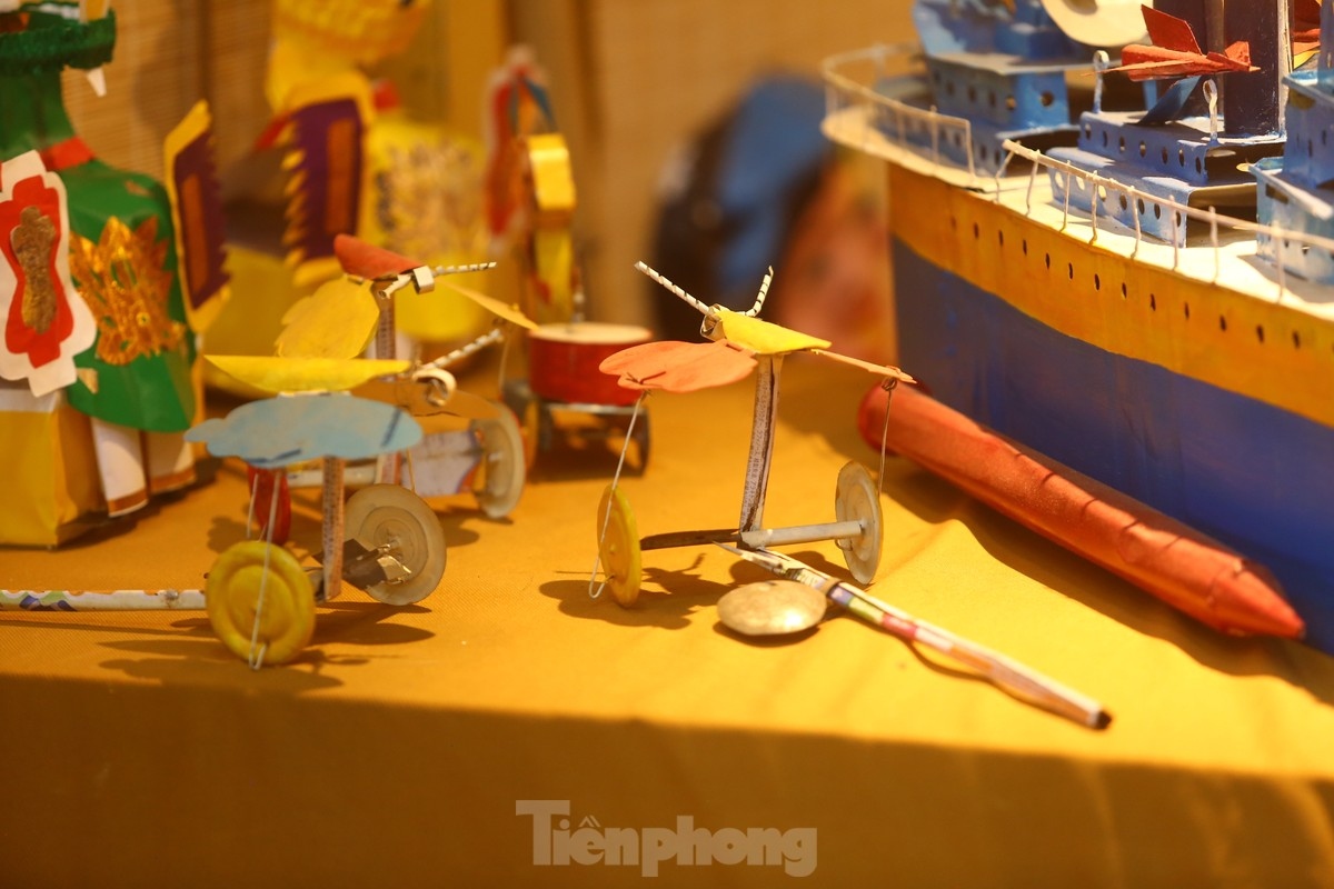 Hand-made toys which can be considered an indispensable part of the festival for children go on show.