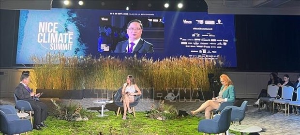 Chairman of the People’s Committee of Can Tho city Tran Viet Truong (L) attends the Nice Climate Summit 2023 in France.