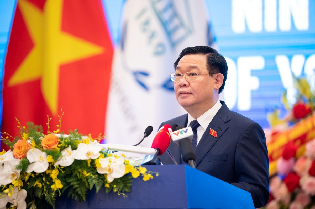 National Assembly Chairman Vuong Dinh Hue speaks at the event
