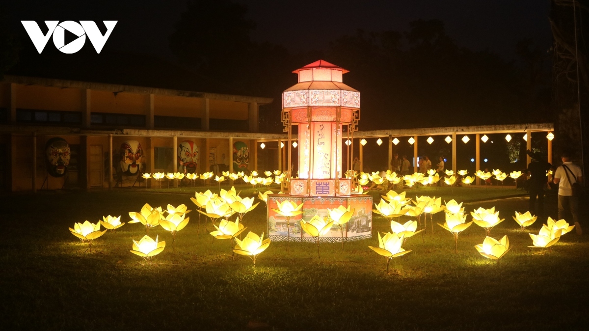 Traditional lotus-shaped lanterns are on full display.