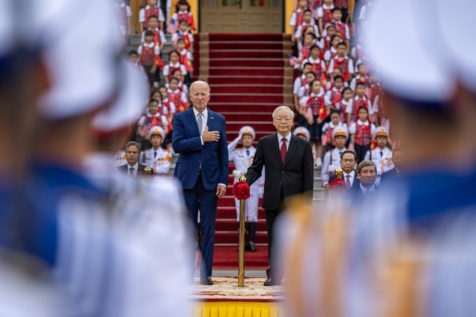 President Joe Biden uploads a post in his Twitter account along with photos of the welcome ceremony chaired by Party General Secretary Nguyen Phu Trong, for President Biden at the Presidential Palace in Hanoi