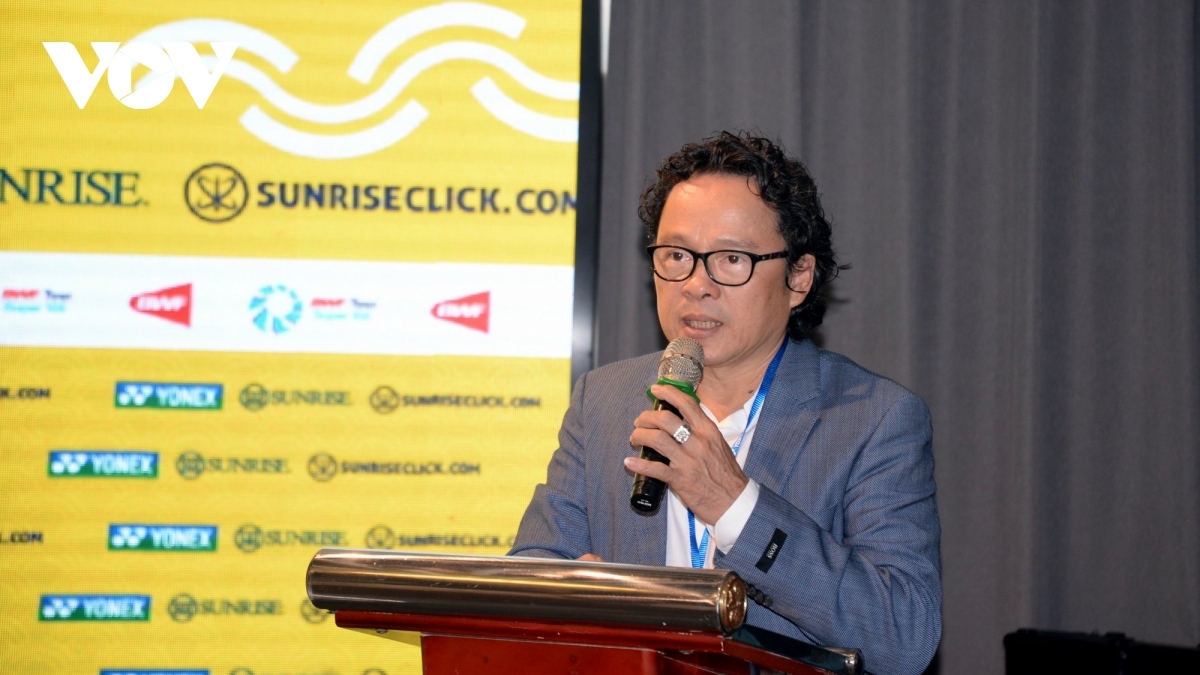 Nguyen Phuong Nam, deputy head of the Vietnam Badminton Federation, addresses the press conference
