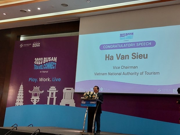 Ha Van Sieu, Vice Chairman of the Vietnam National Authority of Tourism (VNAT), speaks at the event.