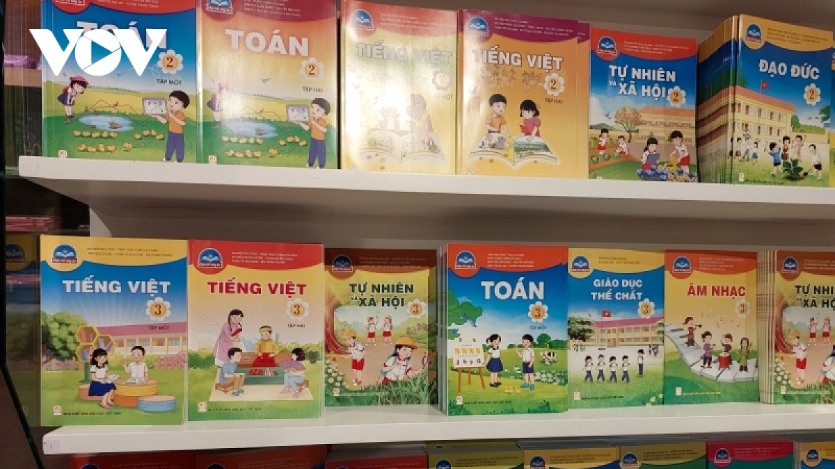 Schools now have more choice for textbooks as the country has six publishers and three organisations who are authorised to engage in compiling textbooks in order to help save the State budget.