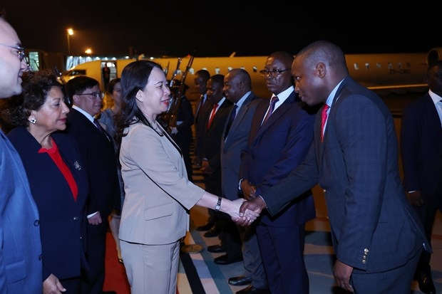 Vietnamese Vice President Vo Thi Anh Xuan (left) and her delegation touch down at the airport, beginning a four-day official visit to Mozambique.