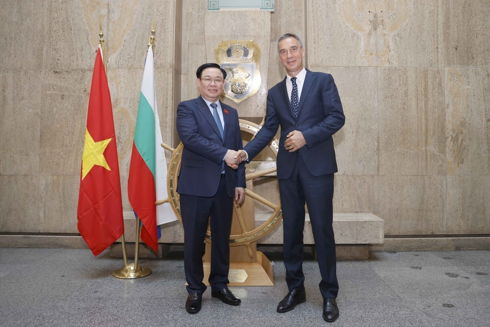 NA Chairman Vuong Dinh Hue and Mayor Dimitar Nikolov