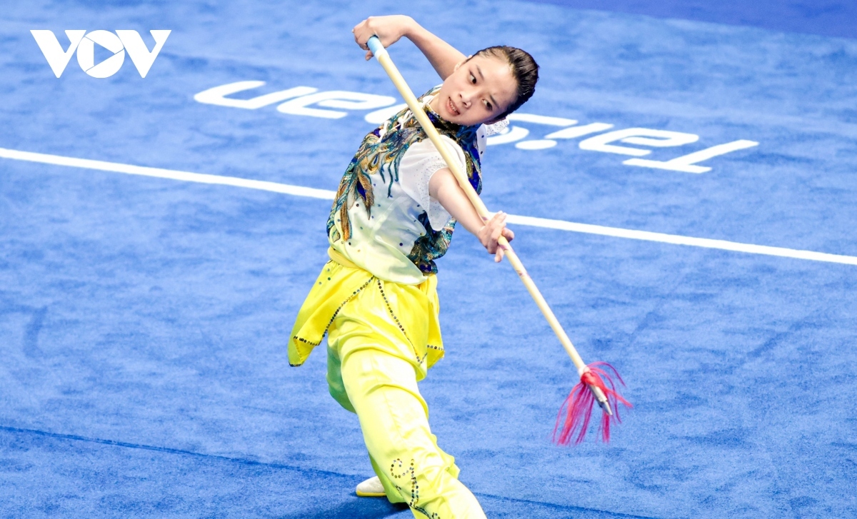 Vietnamese wushu artist Duong Thuy Vi