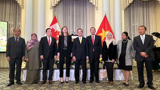 Vietnamese Ambassador Pham Vinh Quang (fifth from left) and Canadian Associate Deputy Minister of Foreign Affairs Cindy Termorshuizen (fourth from left) at the ceremony