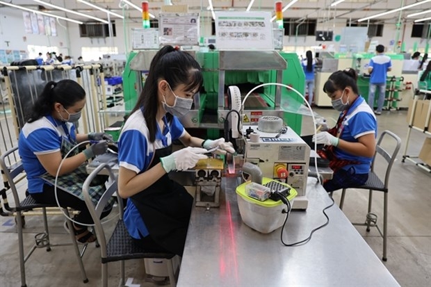 Employees working under labour contracts are directly affected by increase of minimum regional wage