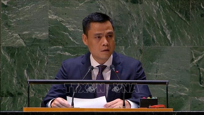 Ambassador Dang Hoang Giang, head of the Permanent Delegation of Vietnam to the UN speaks at the 10th Special Emergency Session of the UN General Assembly (Photo:VNA)