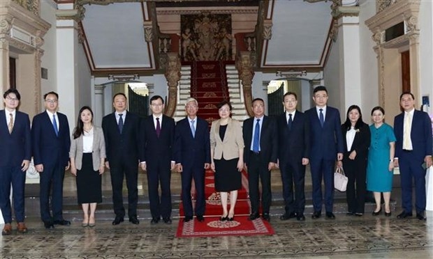 Representatives from Ho Chi Minh City and China's Chongqing city pose for a picture. (Photo: VNA)