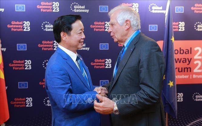 Deputy Prime Minister Tran Hong Ha (L) and Vice President of the European Commission (EC) and High Representative of the European Union (EU) for Foreign Affairs and Security Policy Josep Borrell