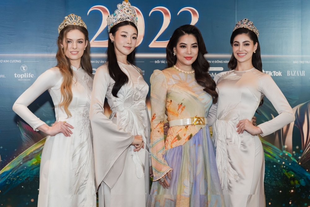 Miss Earth Vietnam 2023 President Truong Ngoc Anh (Second from right) and Miss Earth 2022  Mina Sue Choi, Miss Earth Fire 2022 Andrea Aguilera, and Miss Earth Air 2022 Sheridan Mortlock at the press conference.