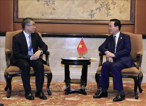 Vietnamese President Vo Van Thuong (R) and Chairman of Huawei Liang Hua (Photo: VNA)