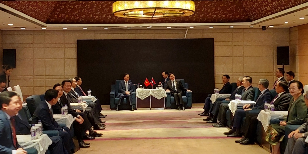 President Vo Van Thuong (L) receives General Secretary of the Lao People’s Revolutionary Party and President of Laos Thongloun Sisoulith.