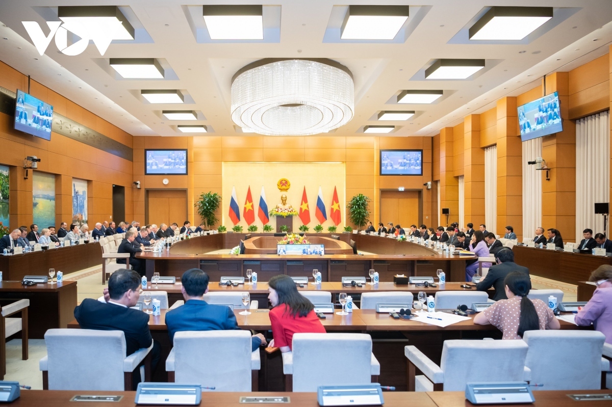 An overview of the high-level talks in Hanoi on October 15 between National Assembly Chairman Vuong Dinh Hue and Russian State Duma Chairman Vyacheslav Victorovich Volodin .