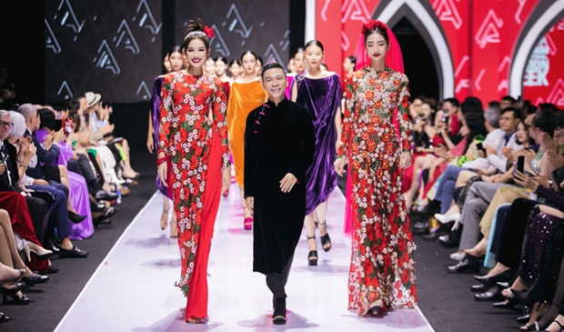 Vietnamese heritage featured through an Ao Dai collection by designer Adrian Anh Tuan (Photo: baovanhoa.vn)
