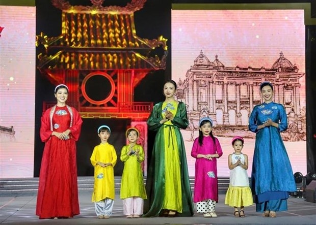 The Hanoi Tourism Ao dai Festival 2023 officially kicks off in the pedestrian area of Hoan Kiem Lake on October 27 night. (Photo: VNA)