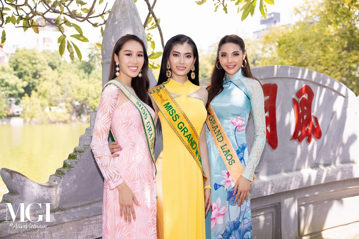 Representatives of Japan, Myanmar, and Laos come together to pose for a group photo in front of Ngoc Son Temple.