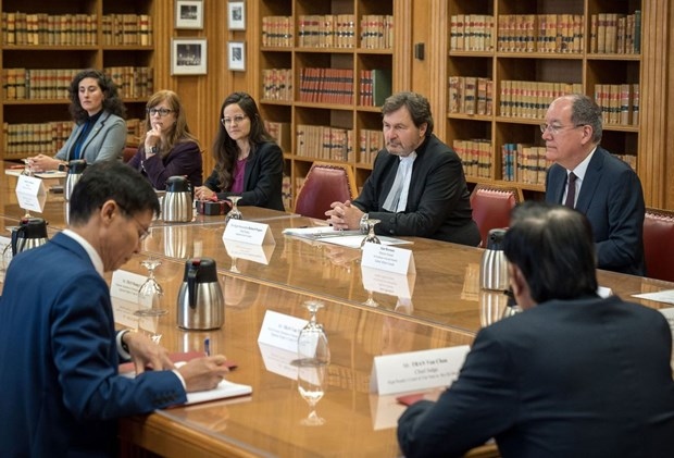 Chief Justice of Canada Richard Wagner (second from right) (Photo: VNA)