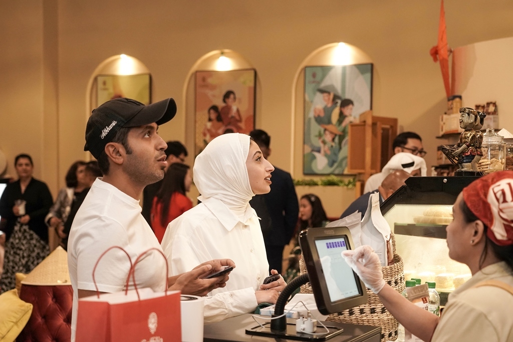 The first Coffilia coffee shop officially opens at Al-Kout Beach Hotel in Kuwait (Photo: VNA)