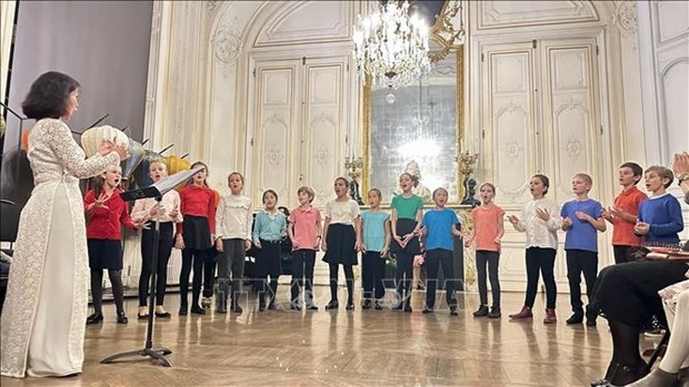 12 French children stage a chorus of a series of homeland-themed Vietnamese songs at the gala