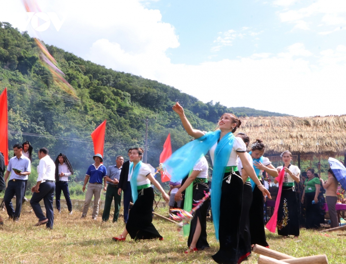 The ethnic people also hold sports activities as part of the festival.