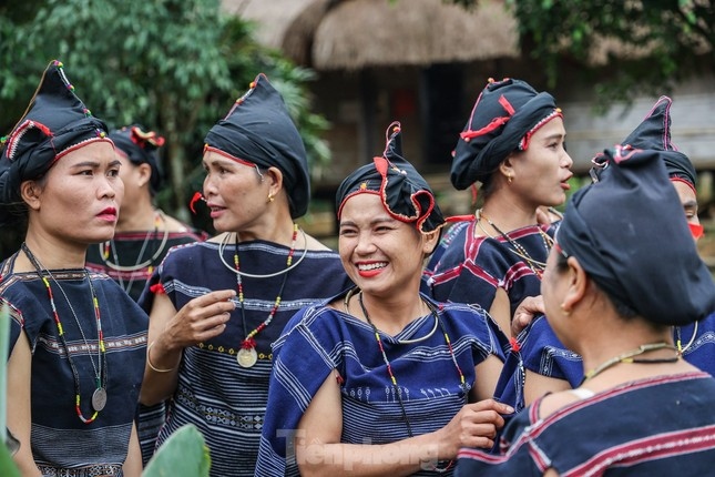 Photos on Vietnamese ethnic groups’ cultures will be exhibited this November. (Photo: Tienphong.vn)