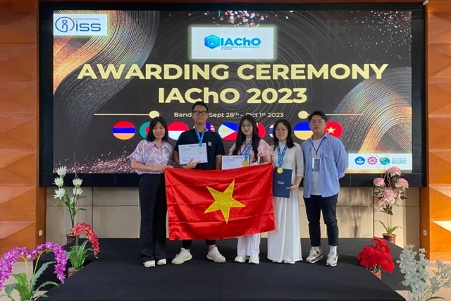Three Vietnamese students claim medals at the International Applied Chemistry Olympiad (Photo: daidoanket.vn)