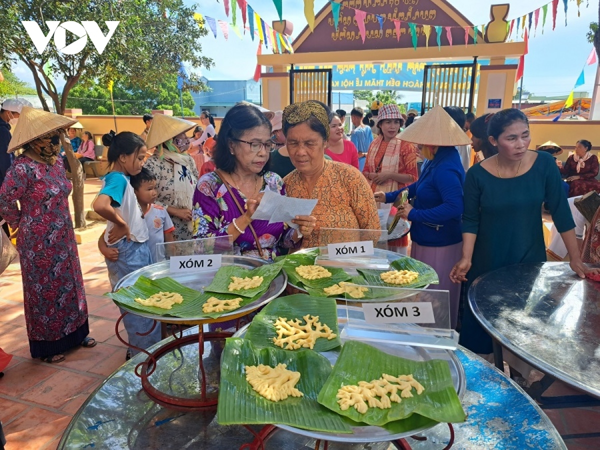 A ginger cake making competition is held in Tuy Phong district of Binh Thuan province.