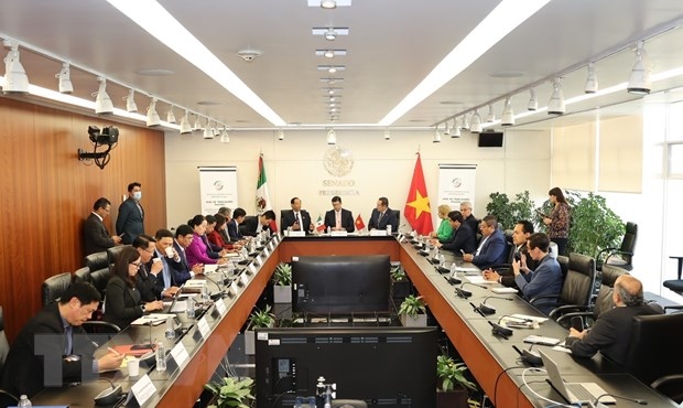 The Vietnamese NA delegation led by NA Vice Chairman Tran Quang Phuong meets with Mexican parliamentary leaders (Photo:VNA)