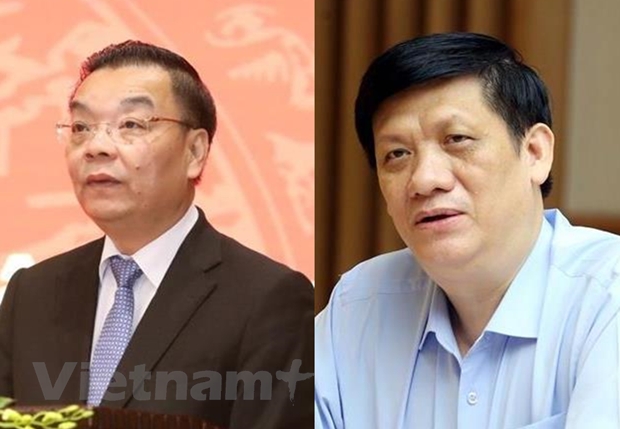 Former Minister of Health Nguyen Thanh Long (R) and former Minister of Science and Technology Chu Ngoc Anh
