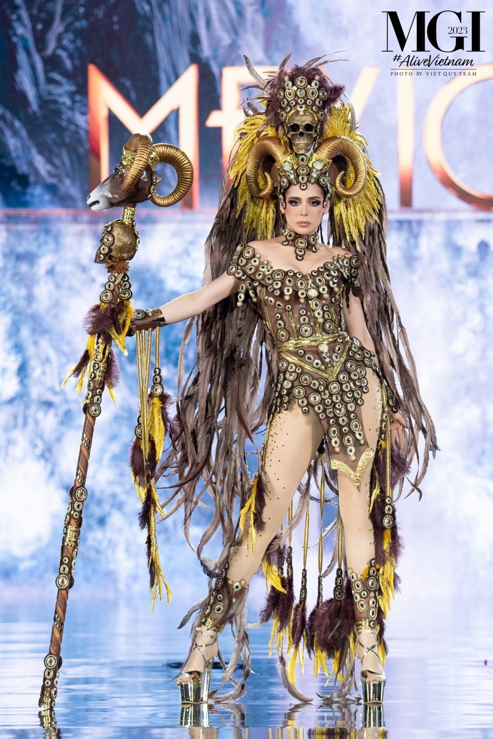 Miss Grand Mexico María Fernanda Belt impresses audiences with dress featuring an image of Mixcoatl, the Aztec god of hunting.