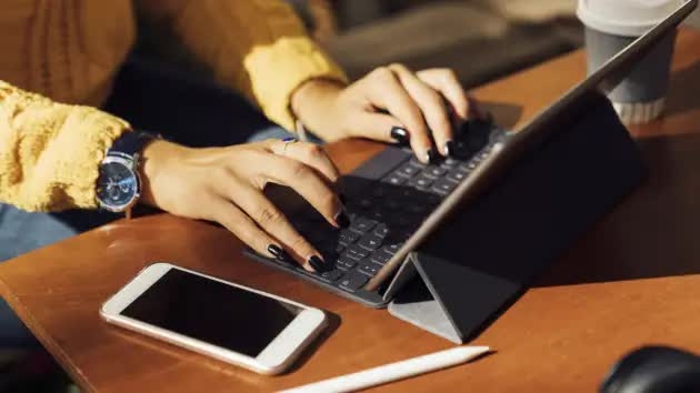 Three major cities of Vietnam are listed among the world’s 10 fastest-growing remote work hubs in 2023. (Photo: Getty Images)