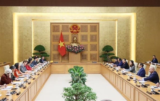 The meeting between Prime Minister Pham Minh Chinh, UN Resident Coordinator Pauline Tamesis and representatives of UN organisations in Vietnam in Hanoi on October 24 (Photo: VNA)