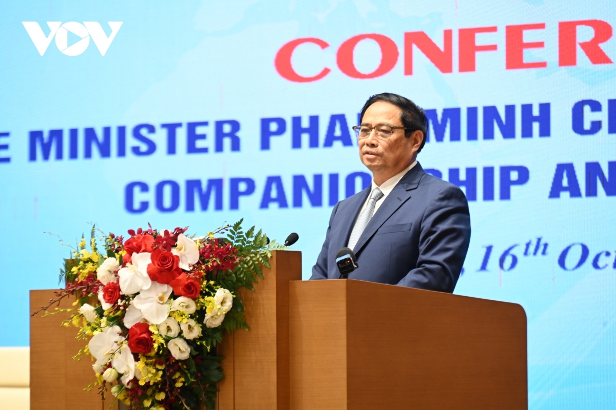 Vietnamese Prime Minister Pham Minh Chinh talks to FDI businesses to address their concerns during a meeting in Hanoi on October 16.