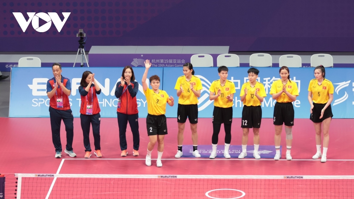 Vietnamese Sepak Takraw players bring home gold at ASIAD 2023 after beating Indonesia 2-1 in the final (Photo: Bui Luong)