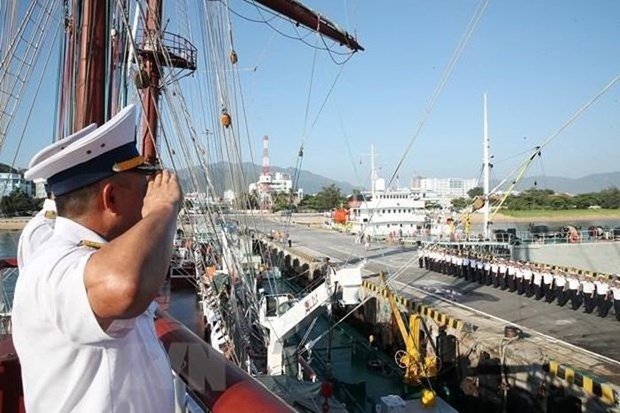 Sailing Ship 286-Le Quy Don of the Vietnam Naval Academy leaves the Nha Trang military port in the central coastal province of Khanh Hoa on October 4. (Photo: VNA)