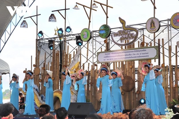 A performance at the cultural exchange by overseas Vietnamese in Nong Khai province, Thailand