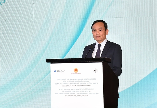 Vietnamese Deputy Miniser Tran Luu Quang speaks at the OECD-Southeast Asia Ministerial Forum 2023 in Hanoi on October 26. (Photo: VGP)