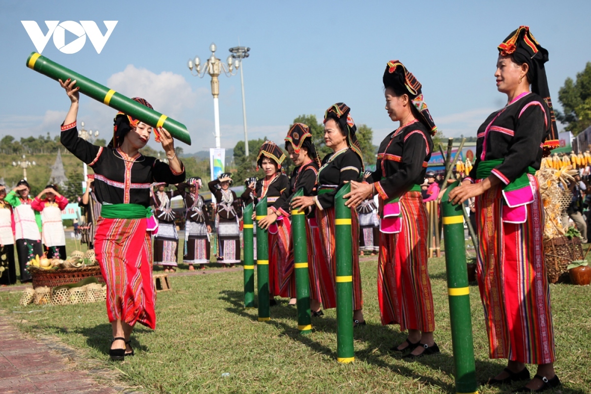 They recreate the ritual of getting water during the Corn festival.