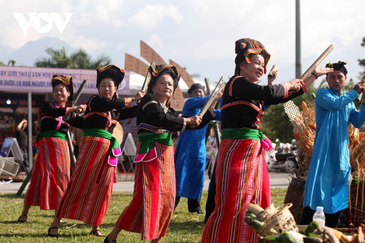 For the Cống women, the Corn festival is an opportunity for them to put aside a hard working season and have fun together.