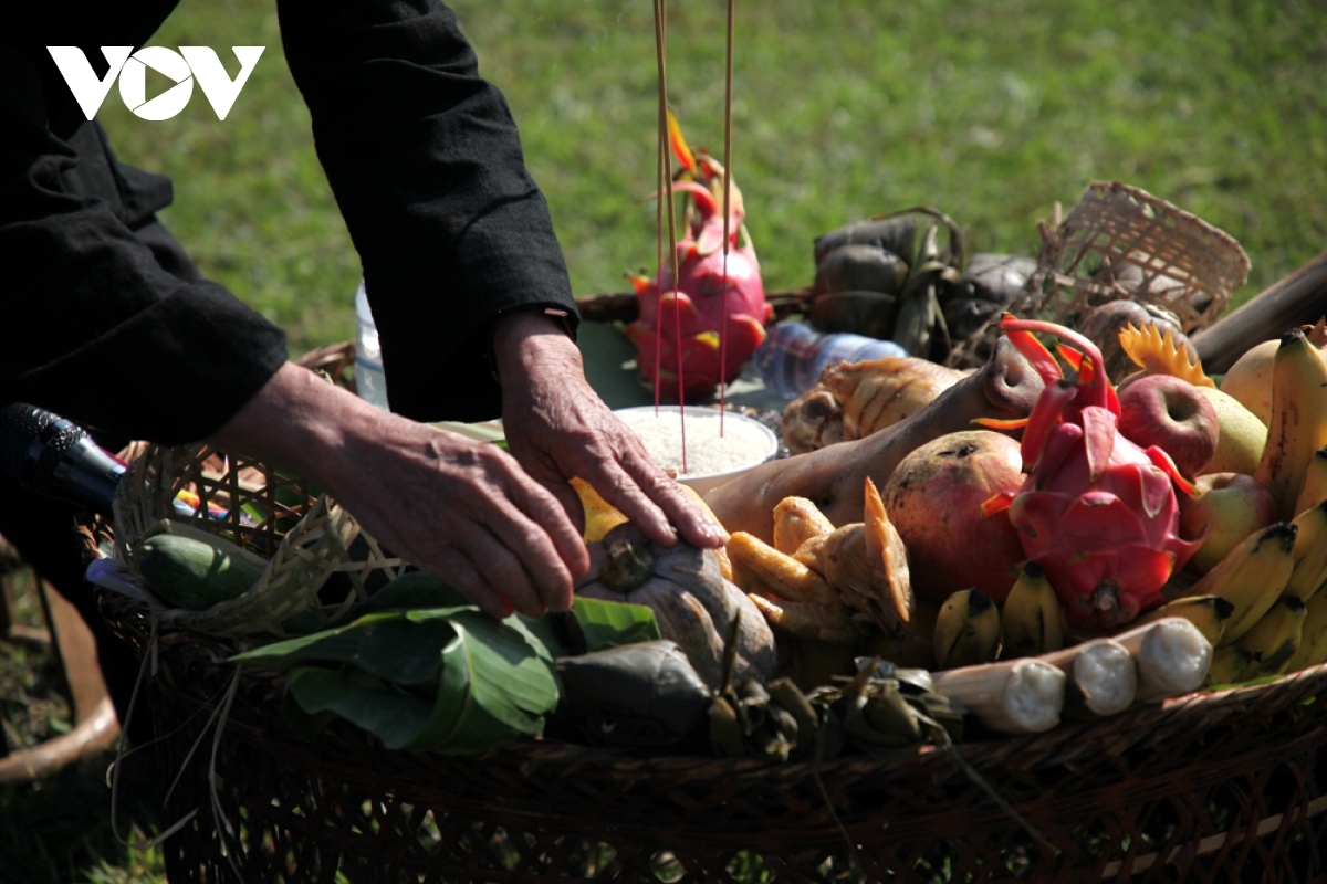 Whether the festival is big or small depends on the tray of offerings as well as the products displayed on the tray.