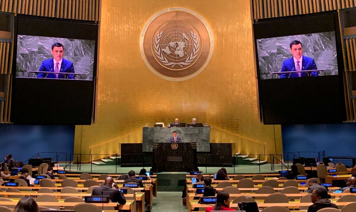 Ambassador Dang Hoang Giang, head of the Vietnamese Delegation to the UN, calls for an immediate end to the ongoing US embargo against Cuba during a UN General Assembly debate in New Year on Nov. 1-2